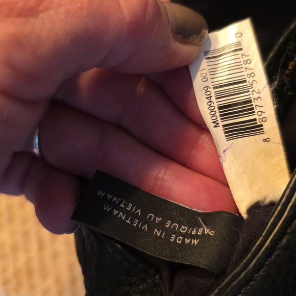 Marc by Marc Jacobs Black Textured Bag with Gold Plaque - Picture 8 of 12